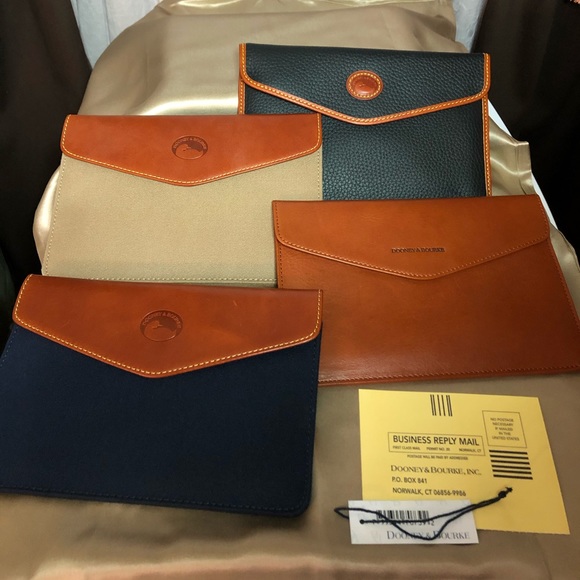 🟥Sold🟥Dooney & Bourke Pouch in Pebble Leather - Picture 8 of 10